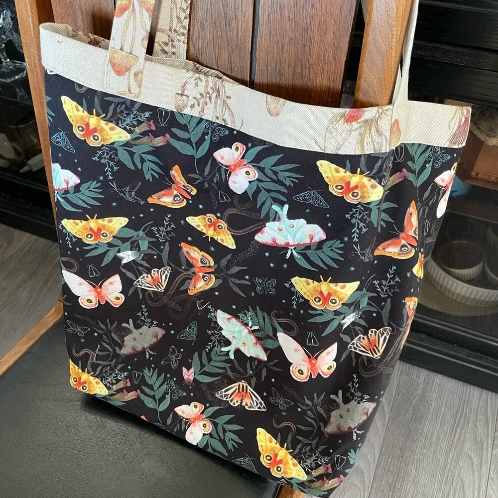 REVERSIBLE Mushroom & Moth tote bag - Handmade - Picture 5 of 10